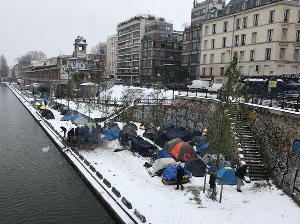 Мигранты в Париже - Sputnik Латвия