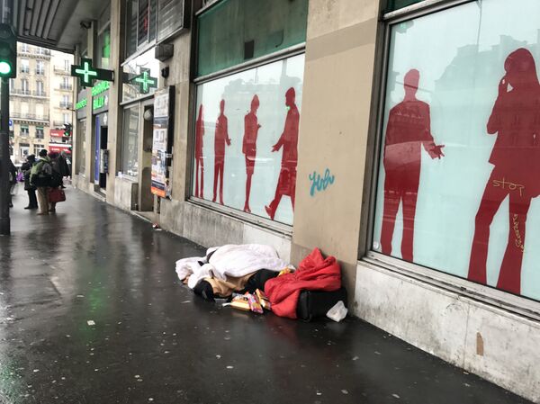 Мигранты в Париже - Sputnik Латвия