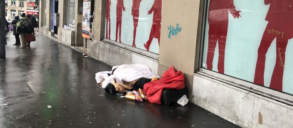 Migranti Parīzē Migranti Parīzē - Sputnik Latvija