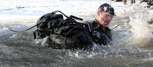 Mācību ietvaros Ziema karavīri apguva izdzīvošanas tehniku bargos laikapstākļos. Mācību ietvaros Ziema karavīri apguva izdzīvošanas tehniku bargos laikapstākļos. - Sputnik Latvija