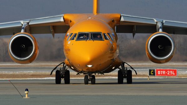 Самолет Ан-148-100В авиакомпании Саратовские авиалинии. Архивное фото - Sputnik Латвия