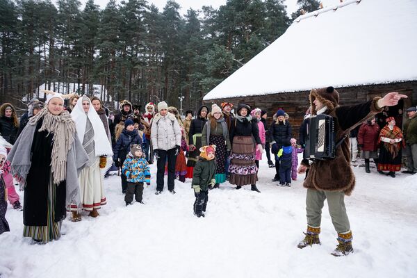 Метени - латышский народный праздник проводов зимы в Латвийском этнографическом музее - Sputnik Латвия