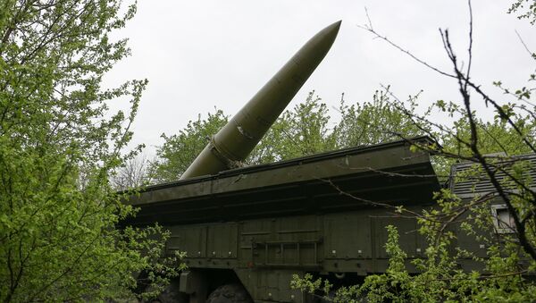 Самоходная пусковая установка (СПУ) оперативно-тактического ракетного комплекса Искандер-М - Sputnik Latvija