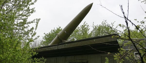 Самоходная пусковая установка (СПУ) оперативно-тактического ракетного комплекса Искандер-М Самоходная пусковая установка (СПУ) оперативно-тактического ракетного комплекса Искандер-М - Sputnik Latvija