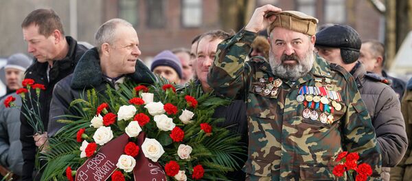 Afganistānas kara veterāni sapulcējušies pie internacionālajiem karavīriem veltītā pieminekļa - Sputnik Latvija