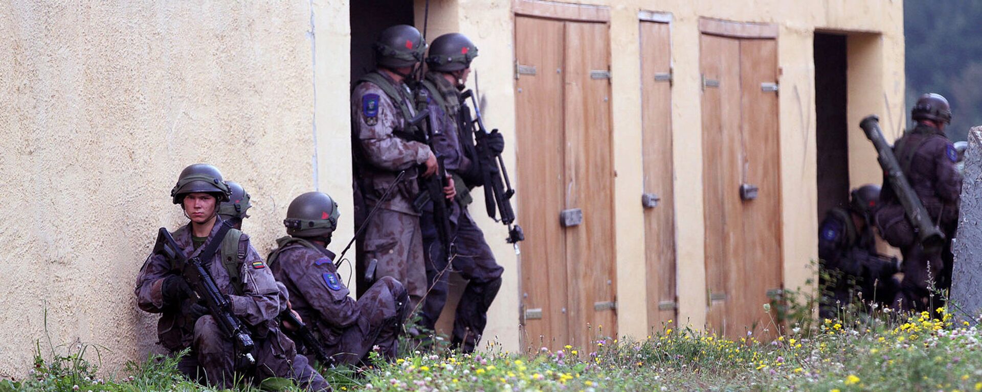 Литовские военнослужащие на учениях - Sputnik Латвия, 1920, 23.04.2026