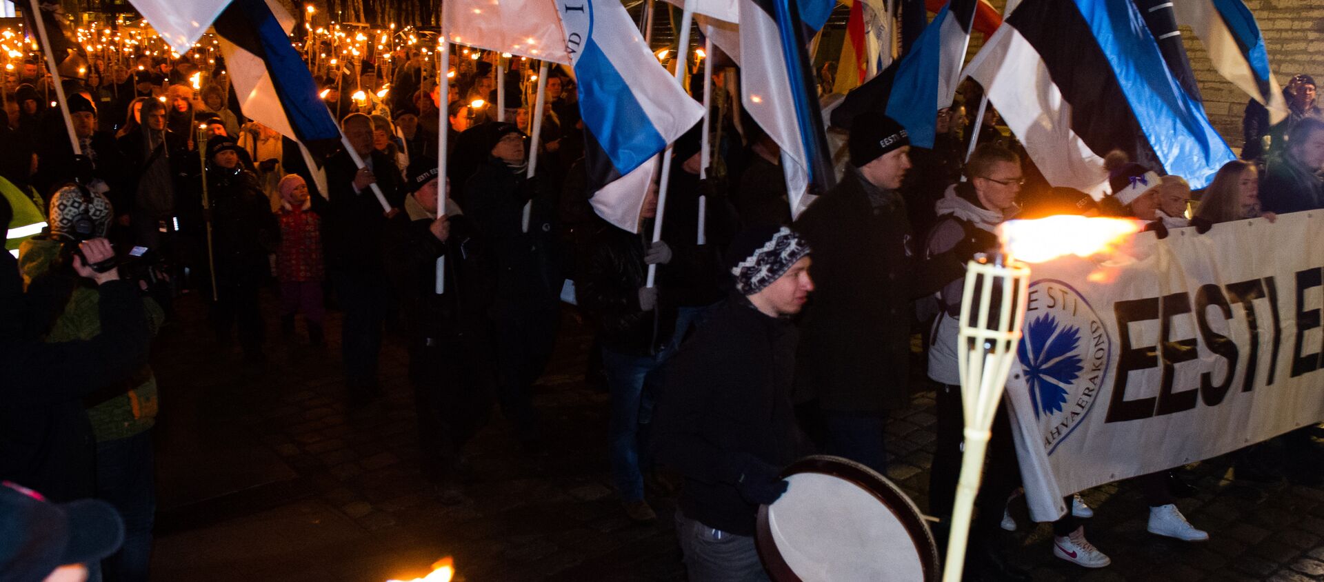 Факельное шествие в Таллинне. - Sputnik Latvija, 1920, 13.11.2020