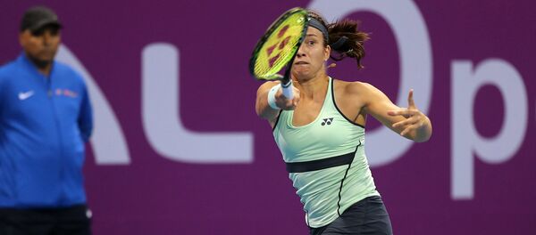Анастасия Севастова в матче с Симоной Халеп из Румынии во время теннисного соревнования в Дохе, 15 февраля 2018 года - Sputnik Латвия