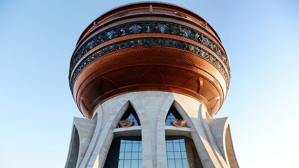 Центр семьи Казан – главный дворец бракосочетаний Татарстана. Возведен в 2013 году и выполнен в виде огромного котла-казана. На крыше расположена смотровая площадка - Sputnik Латвия