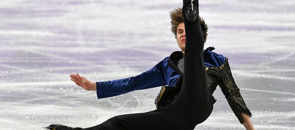 Денис Васильев (Латвия) выступает в произвольной программе мужского одиночного катания на соревнованиях по фигурному катанию на XXIII зимних Олимпийских играх. - Sputnik Латвия