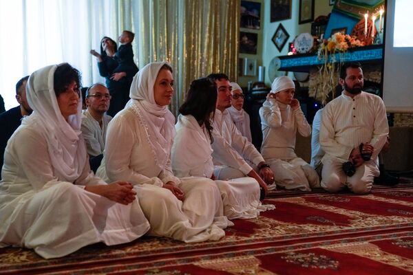 Латвийские суфии на творческом вечере Вино любви - Sputnik Латвия