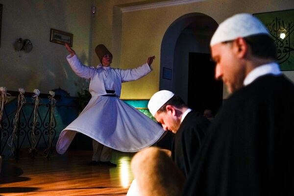 Кружащиеся дервиши Латвии - Sputnik Латвия