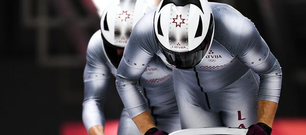 Оскар Мелбардис и Янис Стренга (Латвия) во время соревнований двоек по бобслею среди мужчин на XXIII зимних Олимпийских играх в Пхенчхане Оскар Мелбардис и Янис Стренга (Латвия) во время соревнований двоек по бобслею среди мужчин на XXIII зимних Олимпийских играх в Пхенчхане - Sputnik Латвия