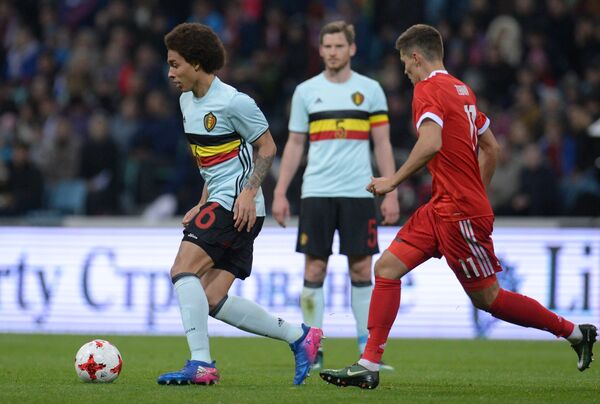 Бывший игрок санкт-петербургского Зенита и сборной Бельгии Аксель Витсель в товарищеском матче между сборными России и Бельгии. 2017 год.  - Sputnik Латвия