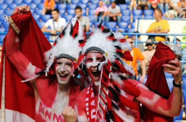 Болельщики сборной Дании – бикфордов шнур для датского динамита Болельщики сборной Дании – бикфордов шнур для датского динамита - Sputnik Латвия