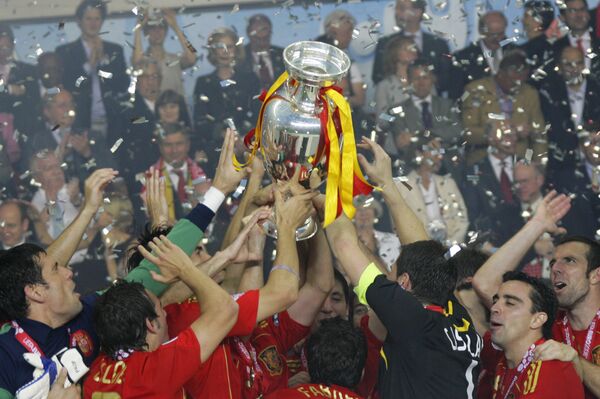 Сборная Испании – чемпион Европы. Финальный матч первенства Старого Света 2008 года закончился победой сборной Испании над национальной командой Германии со счетом 1:0. - Sputnik Латвия