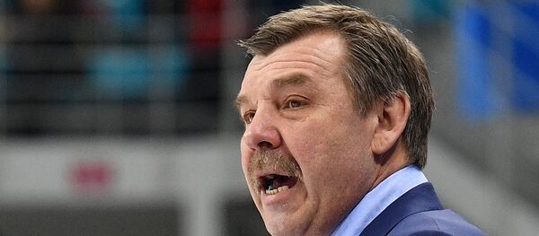 Главный тренер российских спортсменов Олег Знарок во время четвертьфинального матча Россия - Норвегия по хоккею среди мужчин на XXIII зимних Олимпийских играх. - Sputnik Латвия