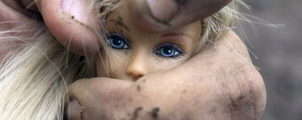 Кукла в руках Кукла в руках - Sputnik Latvija