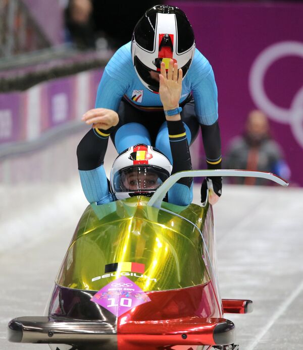 Эльфье Виллемсен и Ханна Мариен (Бельгия) на старте в третьем заезде двоек на соревнованиях по бобслею среди женщин на XXII зимних Олимпийских играх в Сочи. Эльфье Виллемсен и Ханна Мариен (Бельгия) на старте в третьем заезде двоек на соревнованиях по бобслею среди женщин на XXII зимних Олимпийских играх в Сочи. - Sputnik Латвия