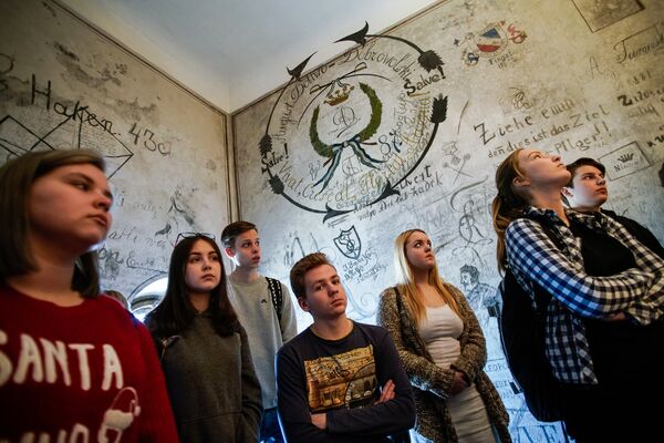 В комнату-карцер в Латвийском университете теперь водят экскурсии В комнату-карцер в Латвийском университете теперь водят экскурсии - Sputnik Латвия