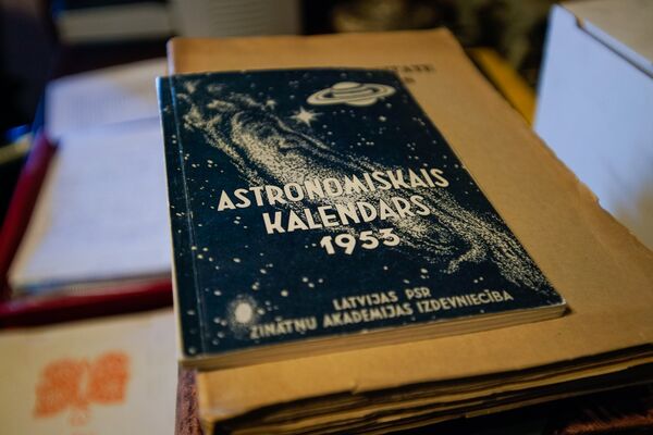 Астрономический календарь 1953 года Астрономический календарь 1953 года - Sputnik Латвия