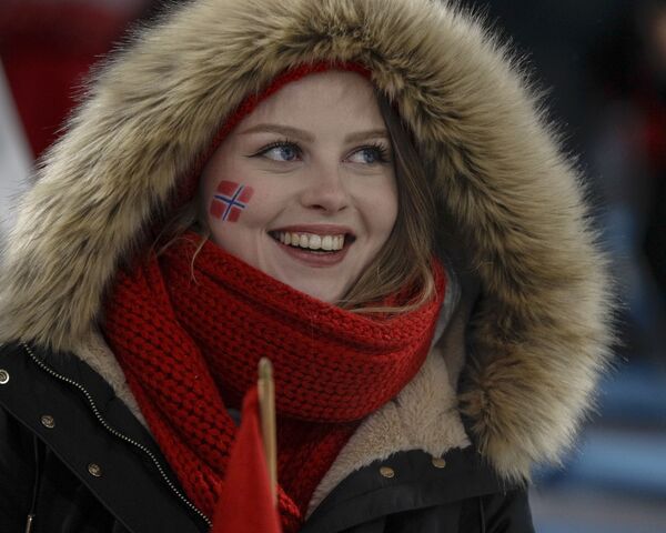 Līdzjutēja no Norvēģijas XXIII ziemas Olimpiskajās spēlēs Phjončhanā - Sputnik Latvija