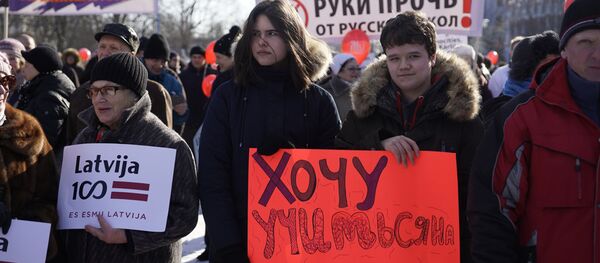Митинг в защиту образования на русском языке в Латвии. Рига, 24 февраля 2018 г. Митинг в защиту образования на русском языке в Латвии. Рига, 24 февраля 2018 г. - Sputnik Latvija
