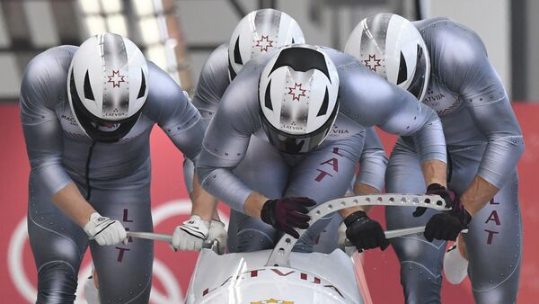 Команда Оскарса Мелбардиса во время соревнований четверок по бобслею среди мужчин на XXIII зимних Олимпийских играх в Пхенчхане - Sputnik Латвия
