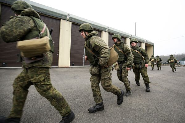 Karavīri OTRK Iskander mācībās Krasnodaras novadā - Sputnik Latvija