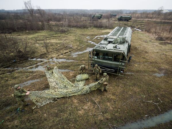 OTRK Iskander taktiskajās raķešu triecienu mācībās Krasnodaras novadā - Sputnik Latvija