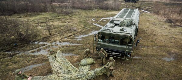 Оперативно-тактический ракетный комплекс (ОТРК) Искандер-М во время тактических учений расчетов по управлению ракетными ударами в Краснодарском крае - Sputnik Latvija
