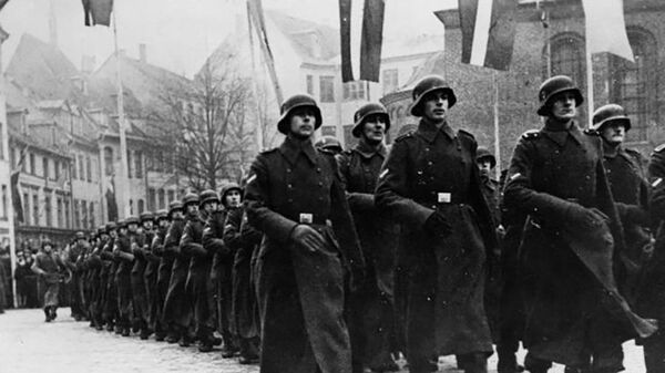 Парад латышских легионеров в честь дня основания Латвийской республики Рига 18 ноября 1943 года - Sputnik Latvija