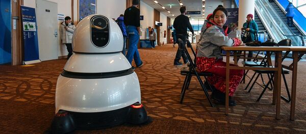 Робот-пылесос в международном пресс-центре в Пхенчхане Робот-пылесос в международном пресс-центре в Пхенчхане - Sputnik Latvija