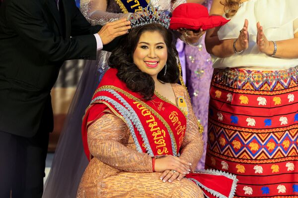 Победительнице конкурса красоты Мисс Джамбо в Таиланде стала Kwanrapee Boonchaisuk - Sputnik Латвия