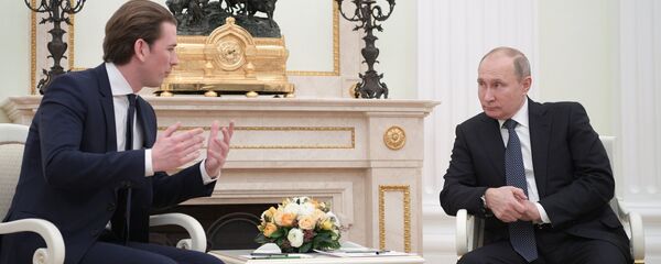 Krievijas prezidents Vladimirs Putins  un Austrijas kanclers Sebastiāns Kurcs Krievijas prezidents Vladimirs Putins  un Austrijas kanclers Sebastiāns Kurcs - Sputnik Latvija