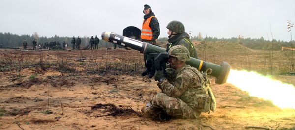 Американский переносной противотанковый ракетный комплекс (ПТРК) Американский переносной противотанковый ракетный комплекс (ПТРК) - Sputnik Latvija