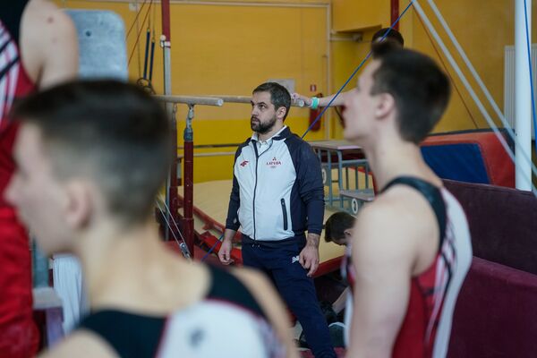 Тренер Рижской гимнастической школы Игорь Вихров  - Sputnik Латвия