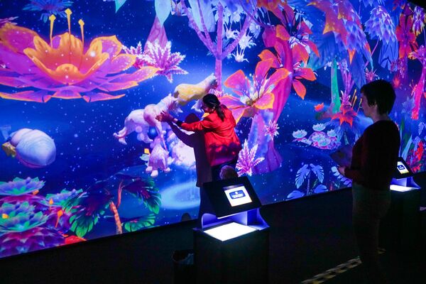 На этом экране буквально оживает ваш нарисованный зверек На этом экране буквально оживает ваш нарисованный зверек - Sputnik Латвия