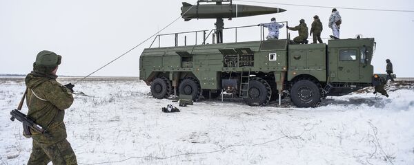Пуск баллистической ракеты ОТРК Искандер-М с полигона Капустин Яр Пуск баллистической ракеты ОТРК Искандер-М с полигона Капустин Яр - Sputnik Latvija