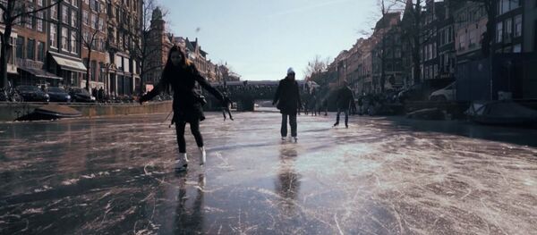 На коньках по Амстердаму На коньках по Амстердаму - Sputnik Латвия