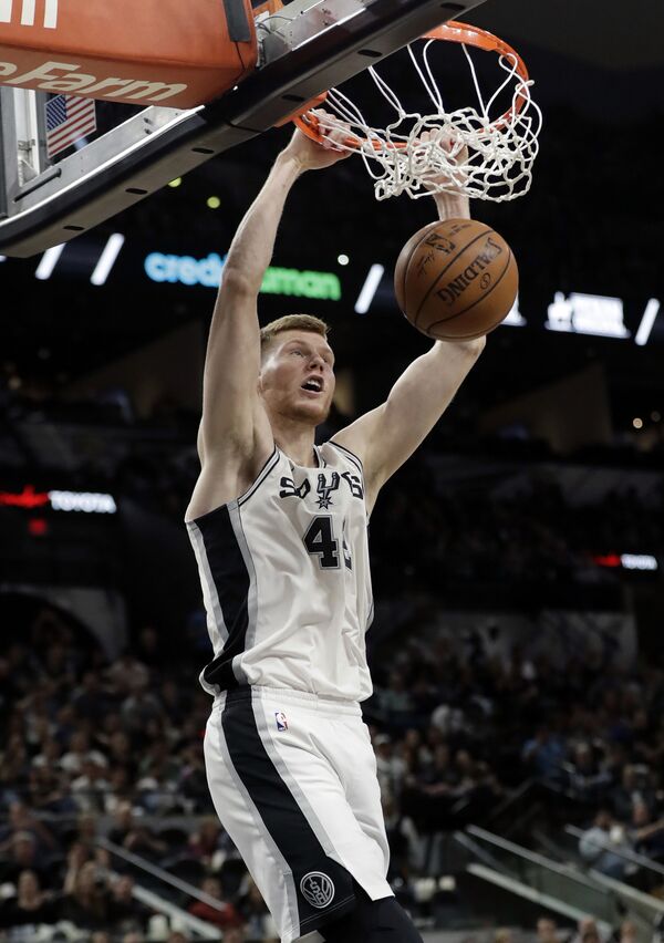 Давис Бертанс в матче против Мемфис Гриззлис 5 марта 2018 года - Sputnik Латвия