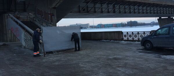 ЧП на Вантовом мосту в Риге: от лестницы отлетел кусок бетона - Sputnik Латвия