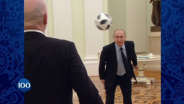 Путин и Инфантино сыграли в футбол - Sputnik Latvija