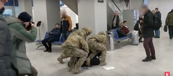 Спецоперация по задержанию боевика в аэропорту Храброво, Калининград - Sputnik Латвия