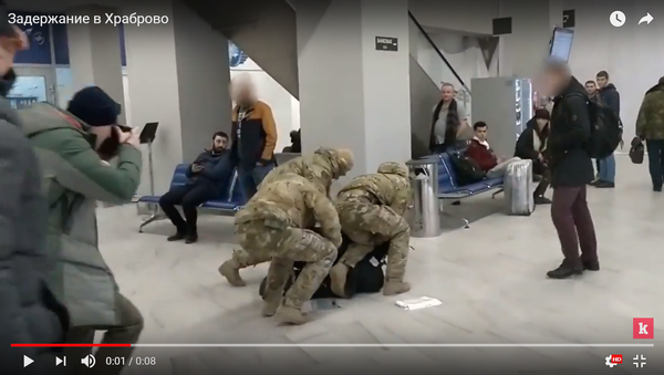 Спецоперация по задержанию боевика в аэропорту Храброво, Калининград - Sputnik Latvija
