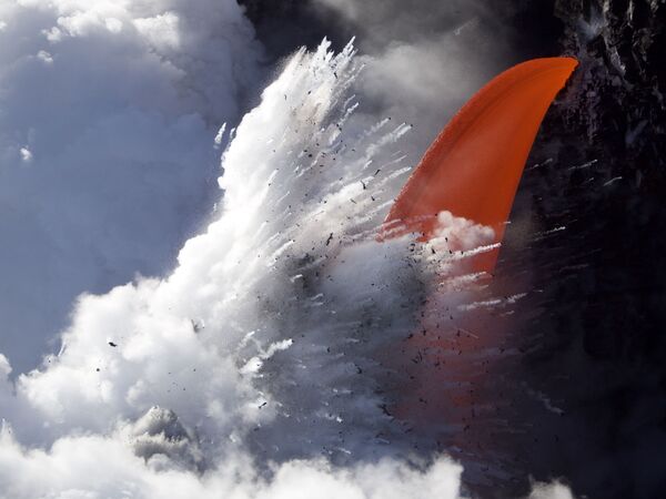 Снимок Lava explosion немецкого фотографа Michael Haisermann из категории Landscape & Nature, вошедший в шортлист фотоконкурса 2018 Sony World Photography Awards - Sputnik Латвия