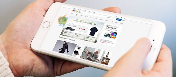 Сайт Ebay на экране телефона Сайт Ebay на экране телефона - Sputnik Latvija