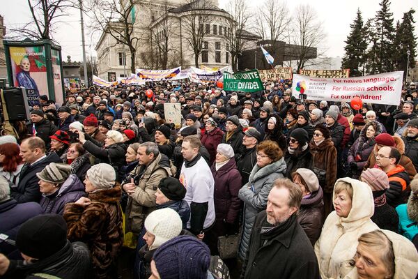 Марш в защиту русских школ. 10 марта 2018 г. - Sputnik Латвия