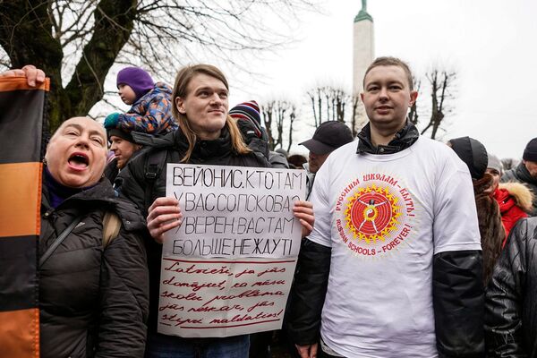 Марш в защиту русских школ. 10 марта 2018 г. - Sputnik Латвия