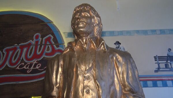 В одном из хорватских кафе установили статую Чака Норриса - Sputnik Латвия